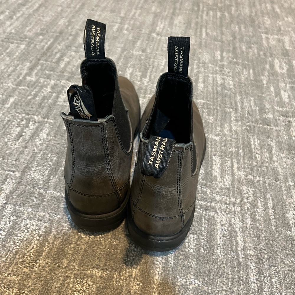 Blundstone Gray Leather Chelsea boots